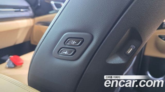 Kia Carnival 2023 — Photo 14/33