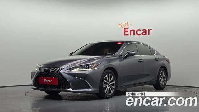 Lexus ES300h 2018 — Photo 18/20