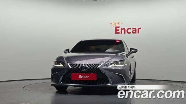 Lexus ES300h 2018 — Photo 6/20