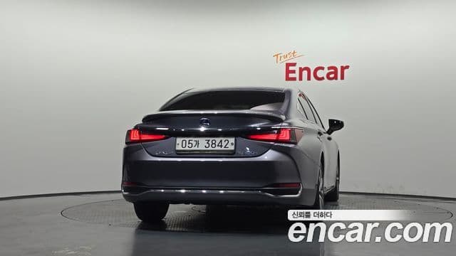 Lexus ES300h 2018 — Photo 13/20