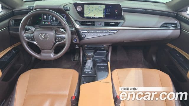 Lexus ES300h 2018 — Photo 2/20