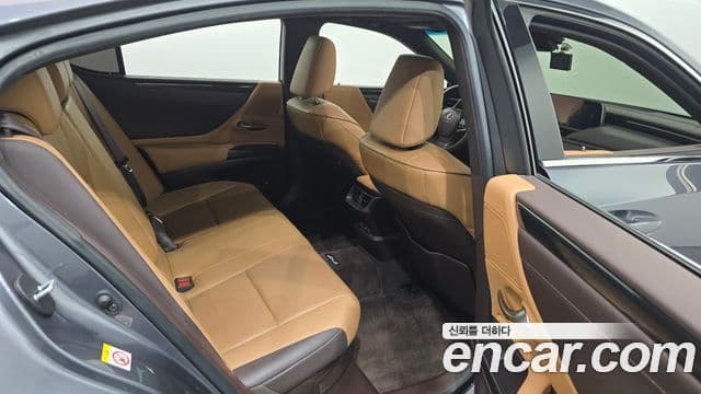 Lexus ES300h 2018 — Photo 15/20