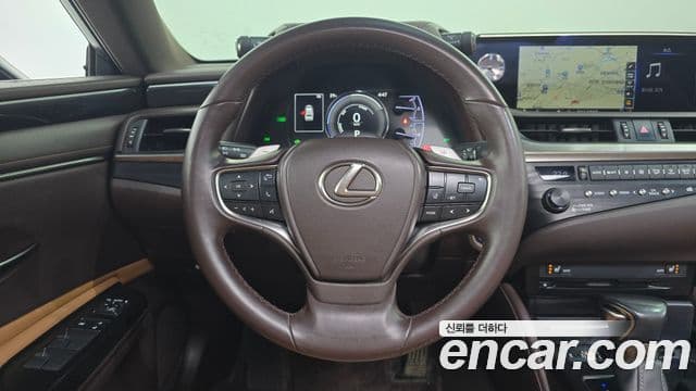 Lexus ES300h 2018 — Photo 10/20