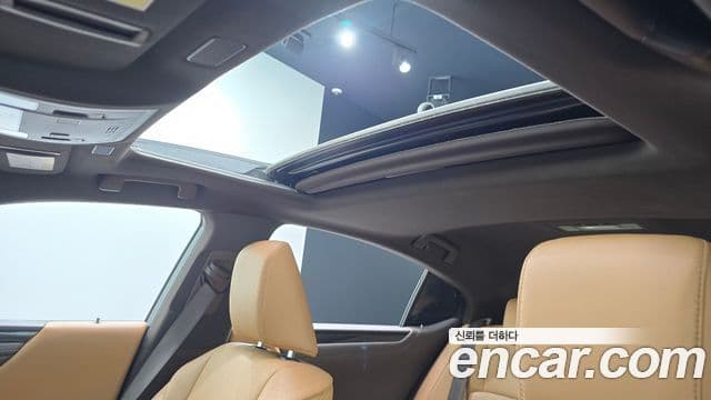 Lexus ES300h 2018 — Photo 12/20