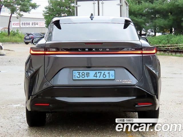 Lexus RZ450e 2023 — Şəkil 13/20