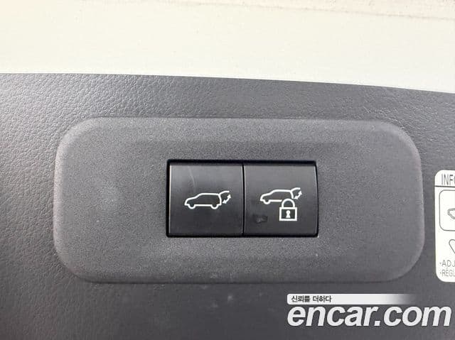 Lexus NX450h+ 2022 — Photo 7/20