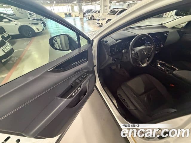 Lexus NX450h+ 2022 — Photo 8/20