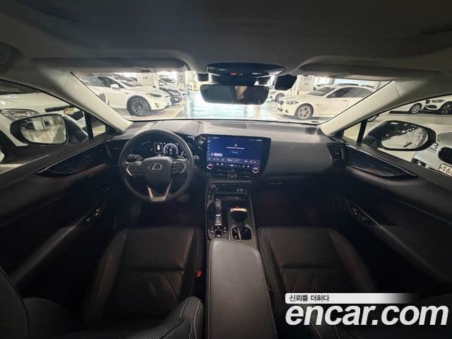 Lexus NX450h+ 2022 — Photo 2/20