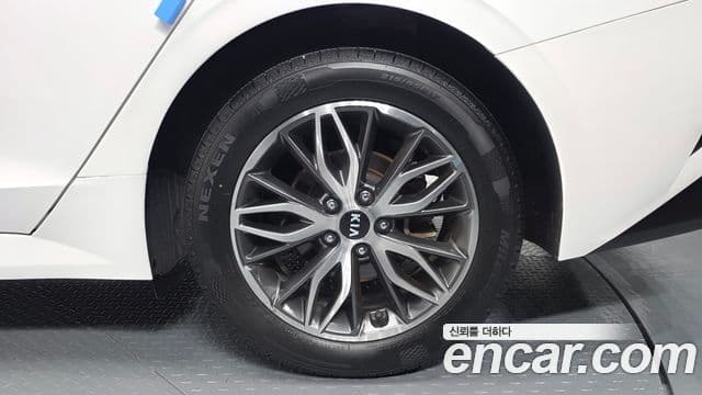Kia K5 2021 — Şəkil 25/33