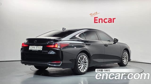 Lexus ES300h 2023 — Фото 2/20