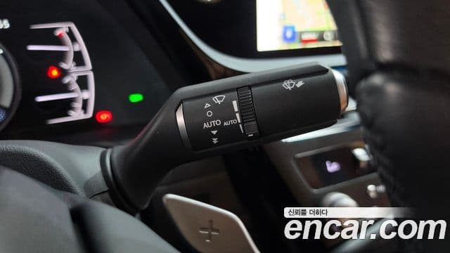 Lexus ES300h 2023 — Photo 11/36