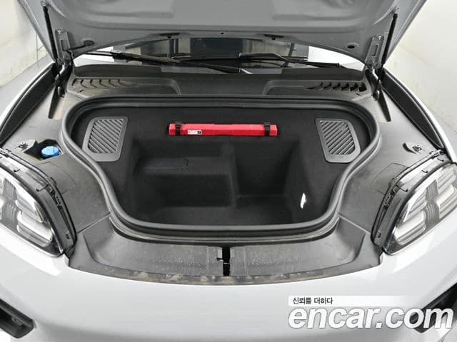 Porsche Macan EV 2025 — ფოტო 13/20