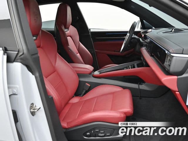 Porsche Macan EV 2025 — ფოტო 18/20