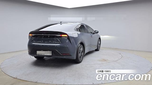 Toyota Prius 2024 — Фото 1/20