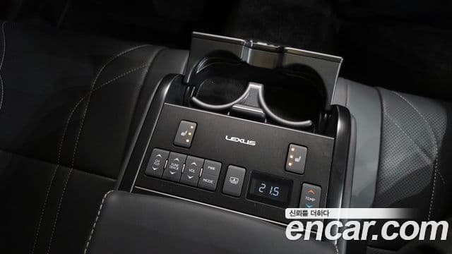 Lexus ES300h 2024 — Фото 18/20