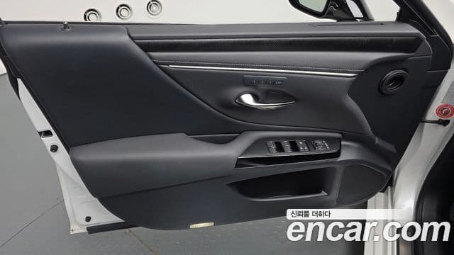 Lexus ES300h 2024 — Şəkil 10/35