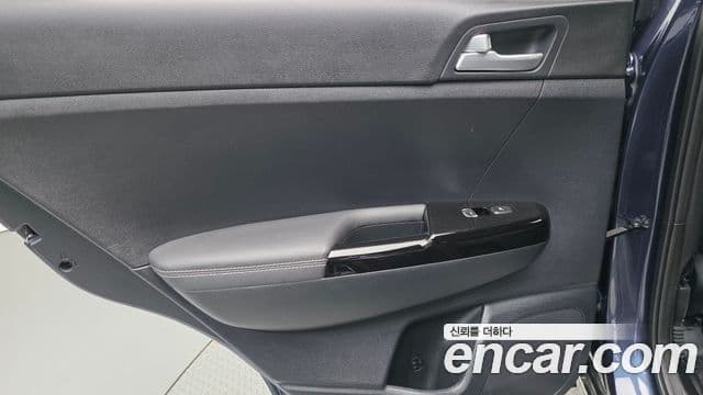 Kia Sportage The Bold 2021 — ფოტო 15/34