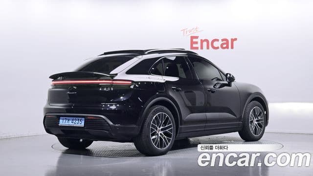 Porsche Macan EV 2025 — Photo 16/20