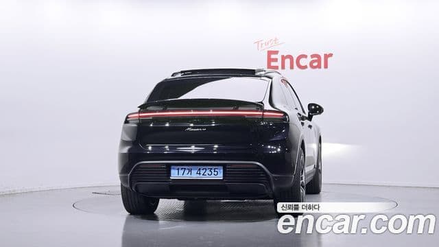 Porsche Macan EV 2025 — Photo 12/20