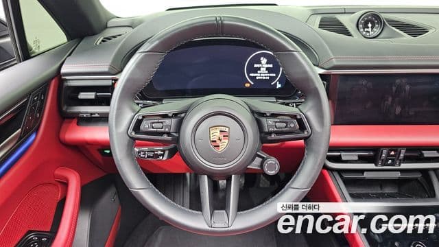 Porsche Macan EV 2025 — Photo 17/20