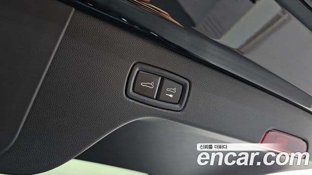 Porsche Macan EV 2025 — Photo 13/20