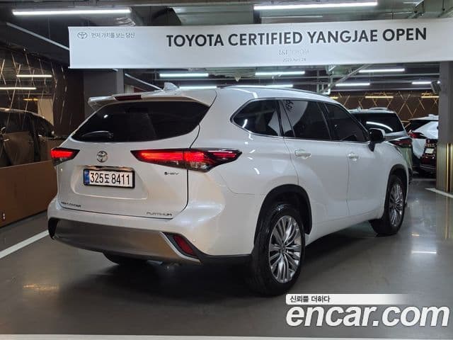 Toyota Highlander 2025 — Фото 1/20