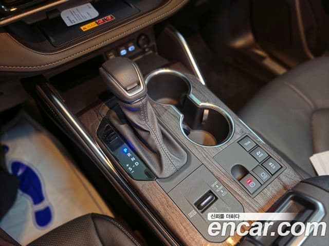 Toyota Highlander 2025 — Фото 8/20