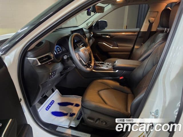 Toyota Highlander 2025 — Фото 11/20
