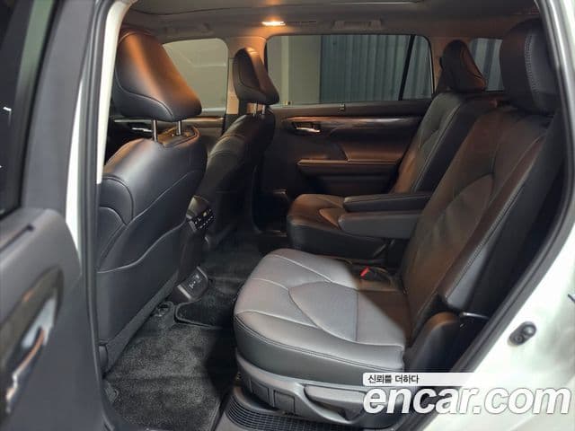 Toyota Highlander 2025 — Фото 12/20
