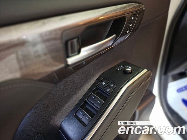 Toyota Highlander 2025 — Фото 14/20