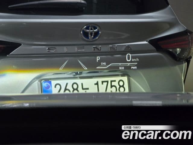 Toyota Highlander 2025 — Фото 18/20