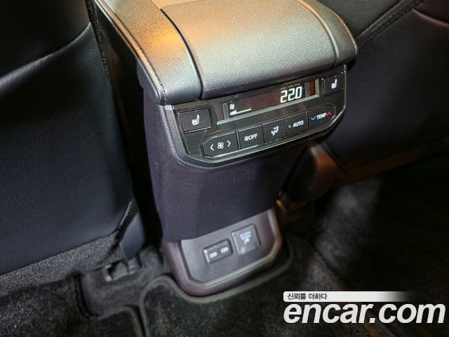 Toyota Highlander 2025 — Фото 19/20