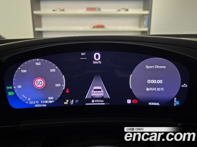 Porsche Macan EV 2025 — ფოტო 2/20