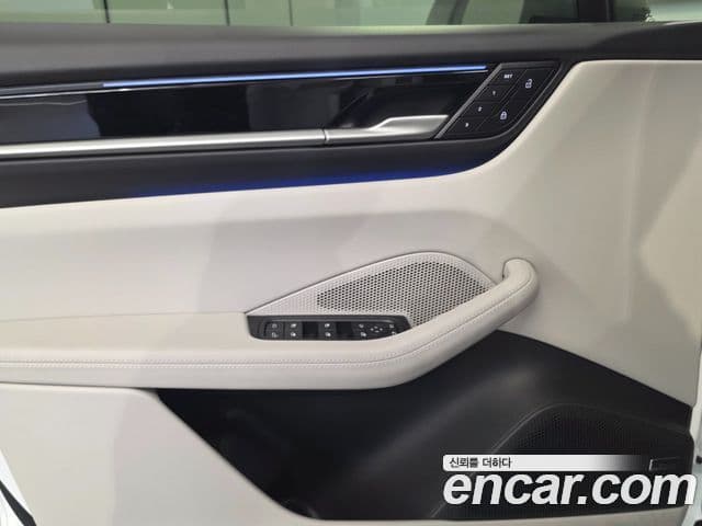 Porsche Macan EV 2025 — ფოტო 16/20