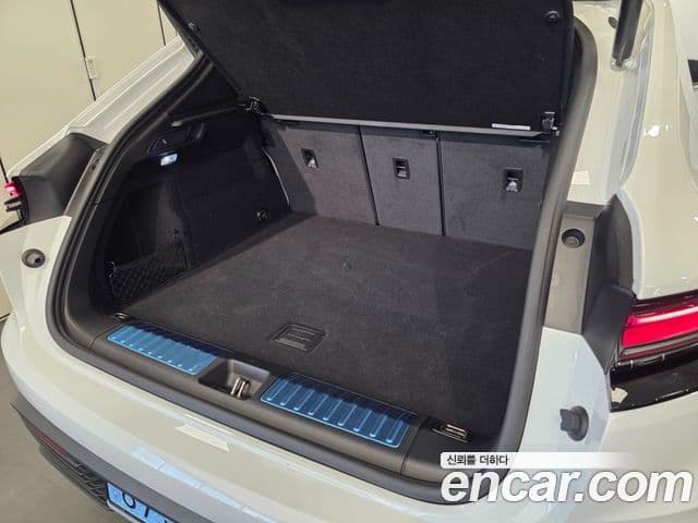 Porsche Macan EV 2025 — ფოტო 11/20