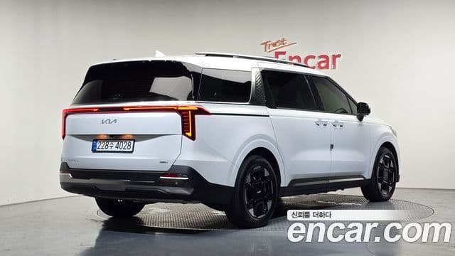 Kia Carnival 2024 — Фото 2/20