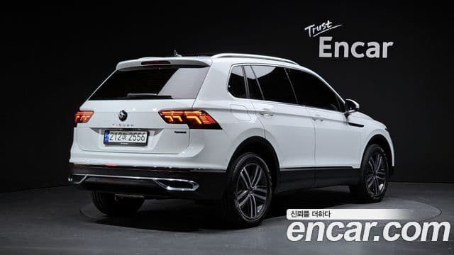 Volkswagen Tiguan 2023 — Photo 18/35