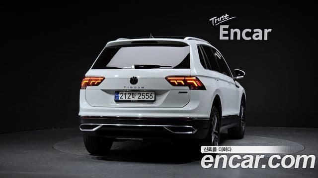 Volkswagen Tiguan 2023 — Photo 10/35