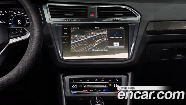 Volkswagen Tiguan 2023 — Photo 7/35