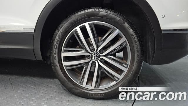 Volkswagen Tiguan 2023 — Photo 4/35