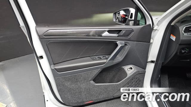 Volkswagen Tiguan 2023 — Photo 14/35