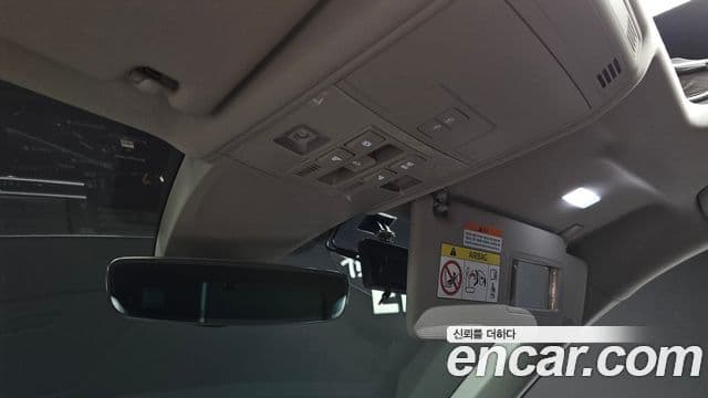 Volkswagen Tiguan 2023 — Photo 8/35