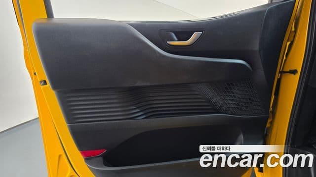 Hyundai Staria 2022 — Photo 28/33
