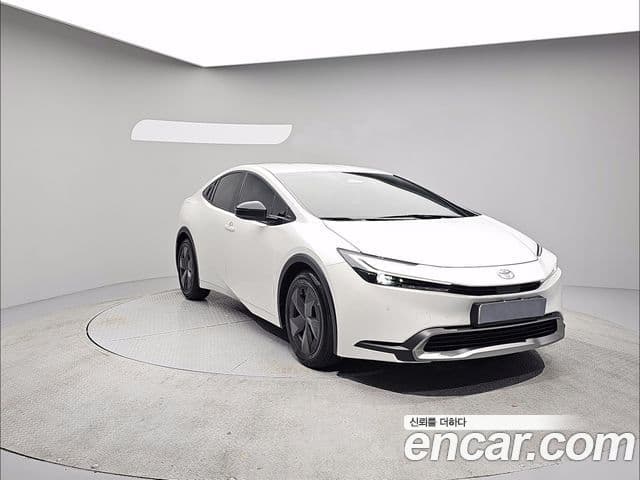 Toyota Prius 2024 — Фото 3/20