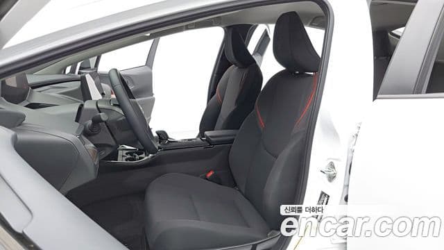 Toyota Prius 2024 — Фото 10/20