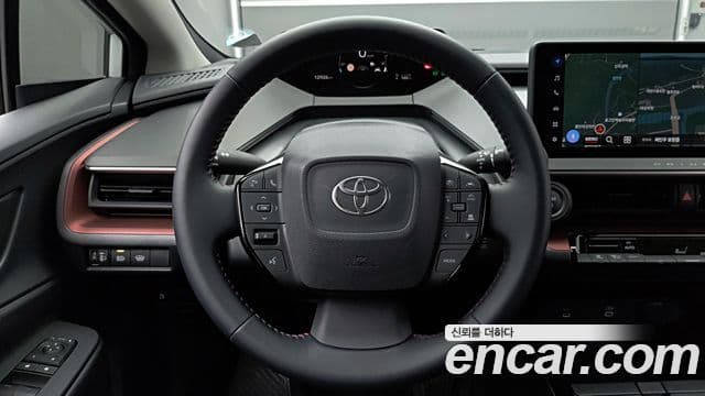 Toyota Prius 2024 — Фото 17/20