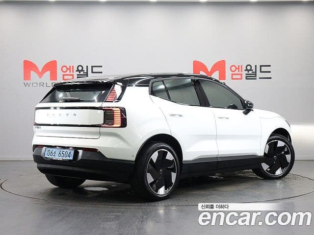 Volvo EX30 2025 — Photo 2/12