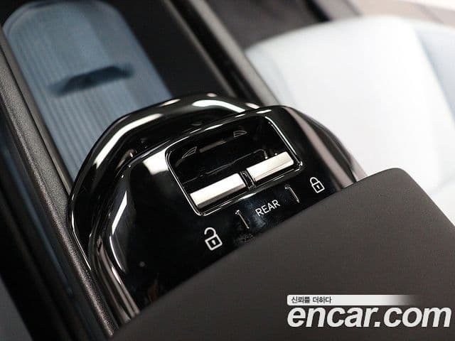 Volvo EX30 2025 — Photo 8/12