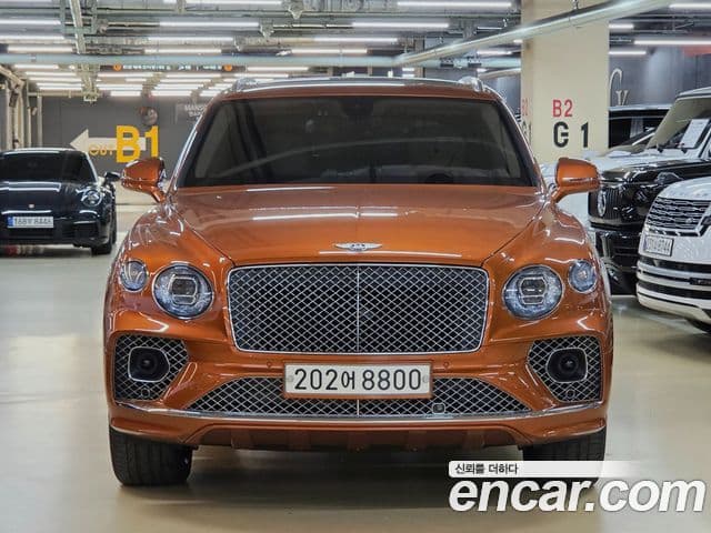 Bentley Bentayga 2023 — Фото 1/20