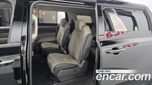 Kia Carnival 2024 — Şəkil 31/37